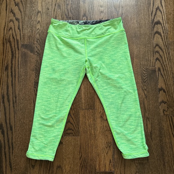 Active Life Horoscope Capri Leggings Green Geometric Reversible Size M (est.) - Picture 9 of 10